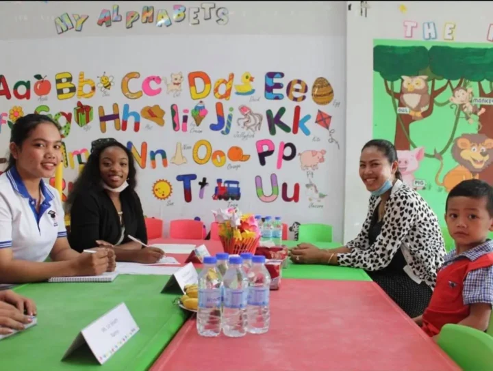 School of TEFL Phnom Penh trainee in the classroom
